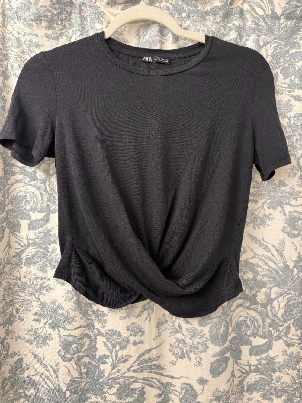 Zara Black Crop T-Shirt with Twisted Front Size Small